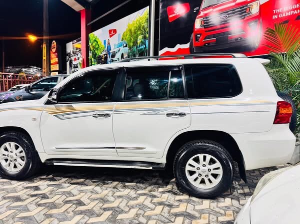 Toyota Land Cruiser Prado 2011 - பயன்படுத்தப்பட்டது SUV sale in Sri Lanka - patpat.lk