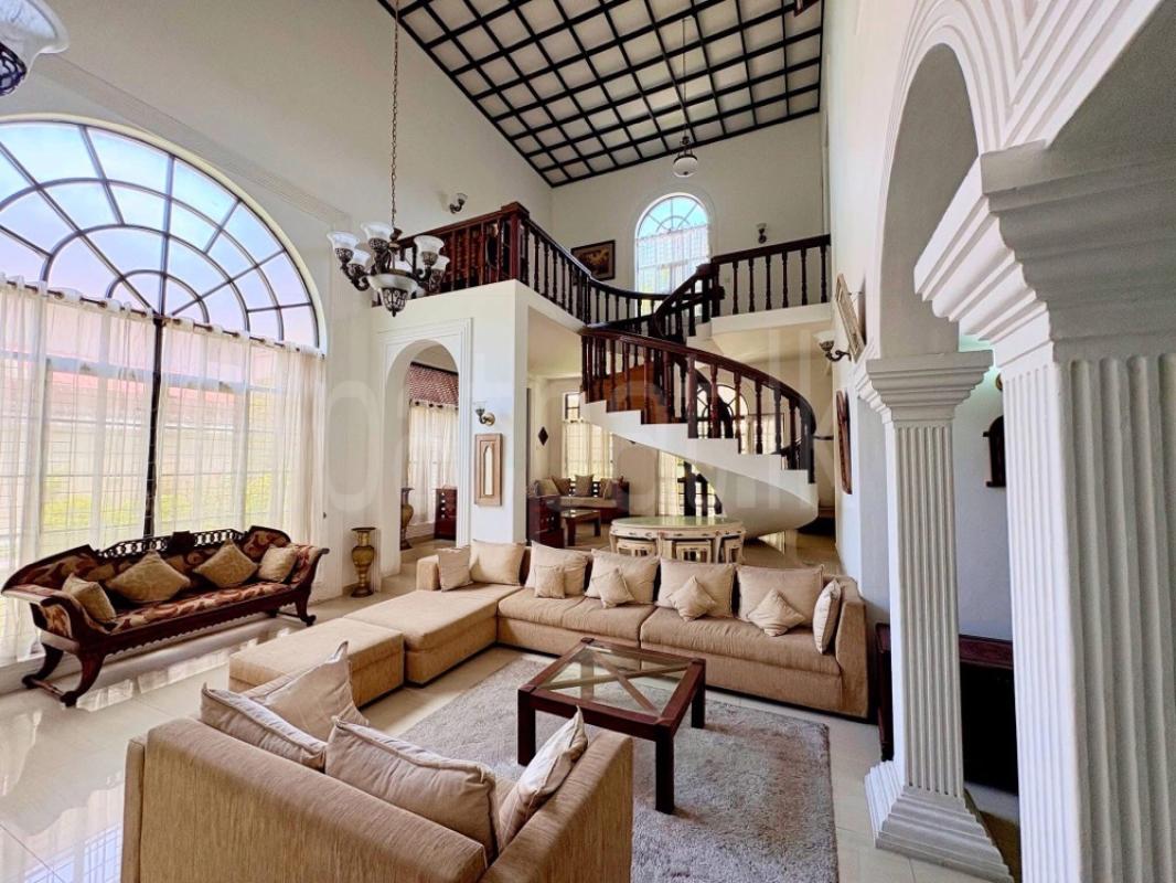 House for Sale in Bambalapitiya (Colombo 04)