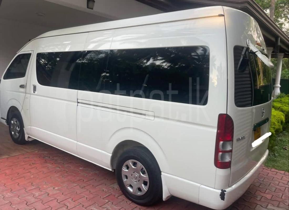 Toyota Hiace 2015 - භාවිතා කරන ලද වෑන් රථය sale in Sri Lanka - patpat.lk