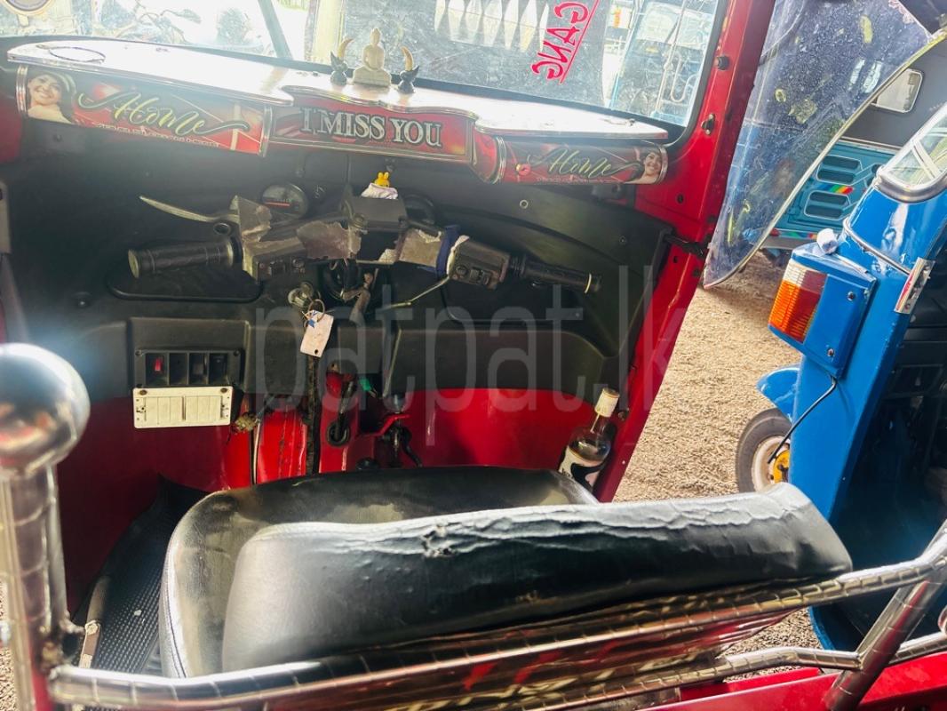 Bajaj Three Wheel 2014 - பயன்படுத்தப்பட்டது முச்சக்கர வண்டி sale in Sri Lanka - patpat.lk