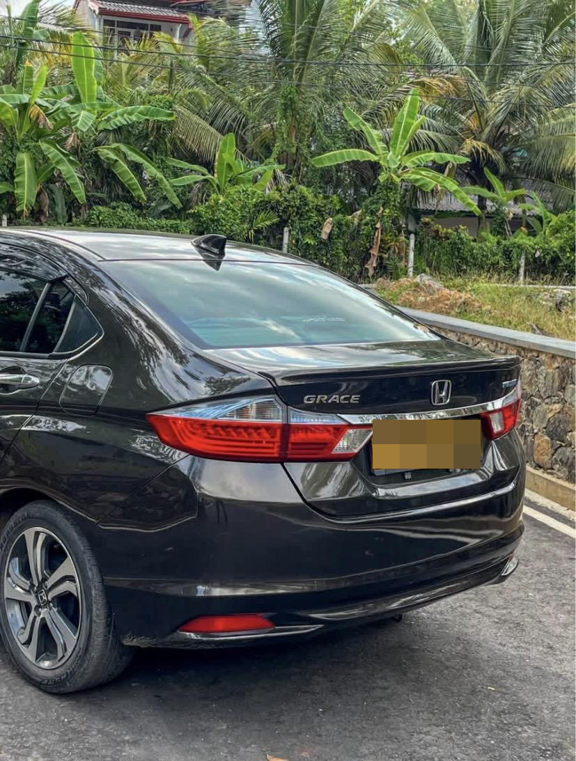 Honda Grace 2015 - பயன்படுத்தப்பட்டது கார் sale in Sri Lanka - patpat.lk