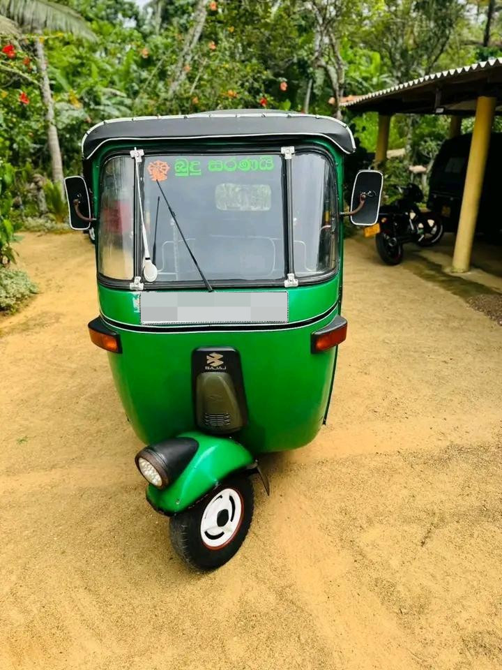 Bajaj Three Wheel 2002 ads-image-1