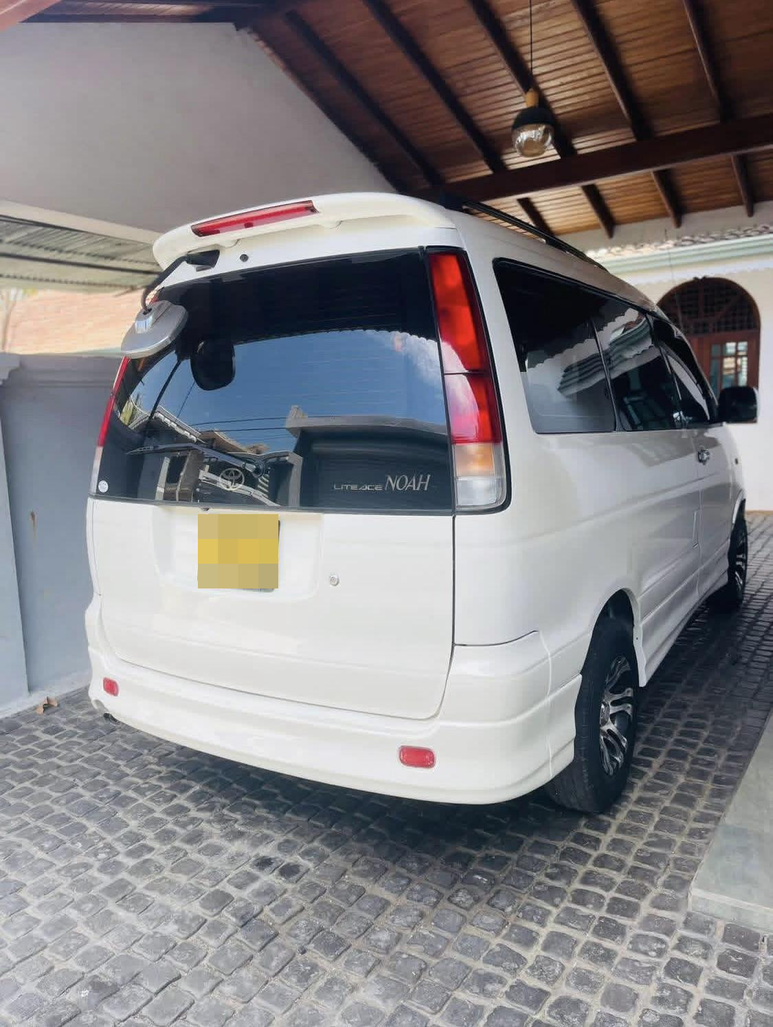 Toyota Noah 2006 - Used Van sale in Sri Lanka - patpat.lk