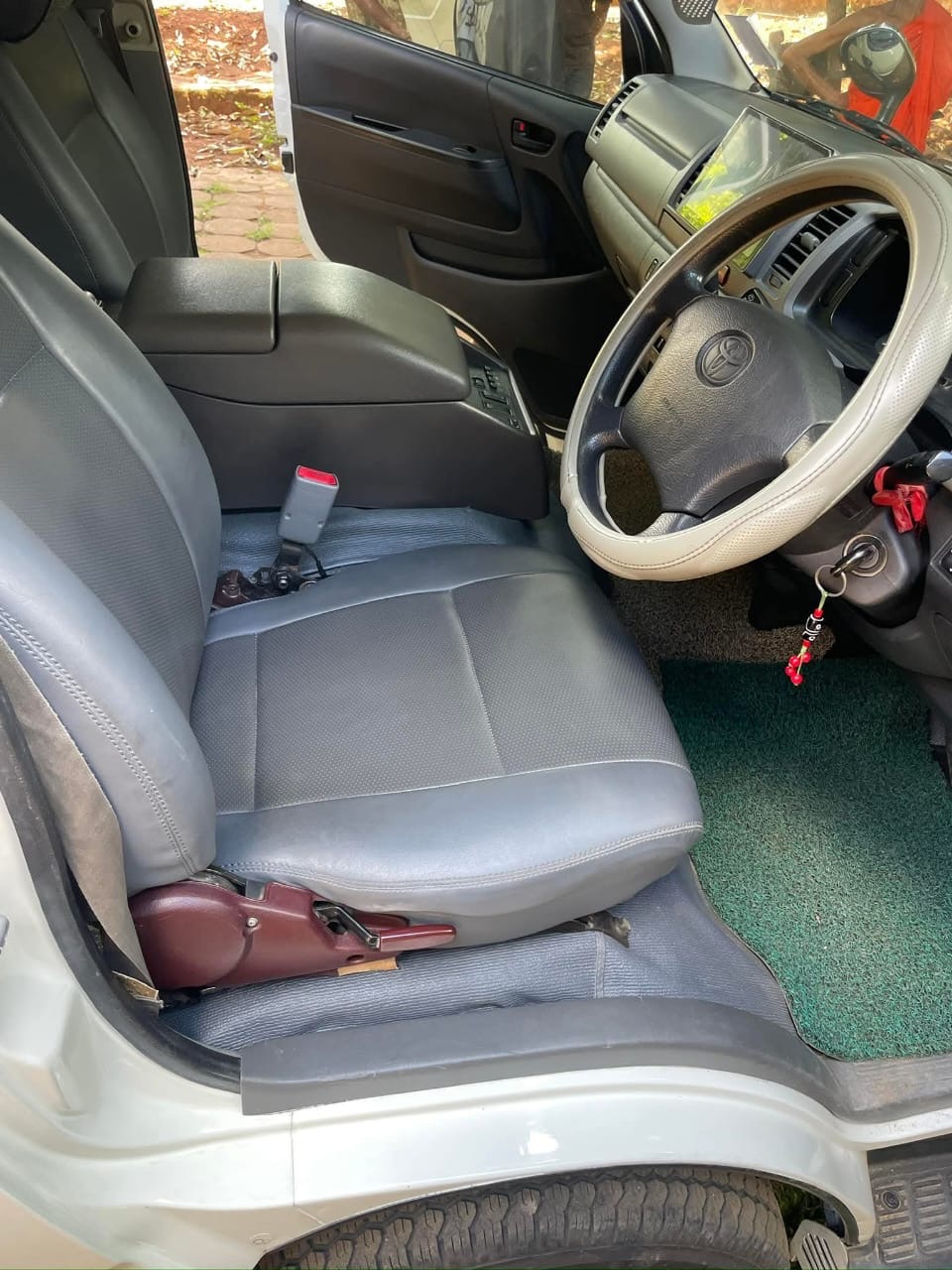 Toyota Hiace 2006 - Used Van sale in Sri Lanka - patpat.lk