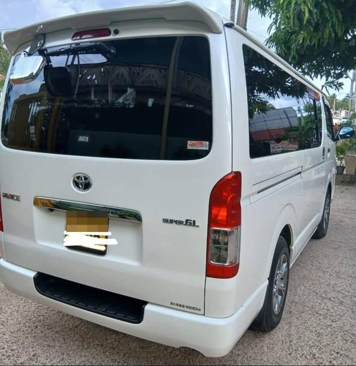 Toyota Hiace 2011 - பயன்படுத்தப்பட்டது வேன் sale in Sri Lanka - patpat.lk