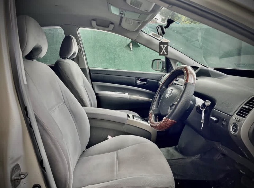 Toyota Prius 2011 - භාවිතා කරන ලද කාර් sale in Sri Lanka - patpat.lk