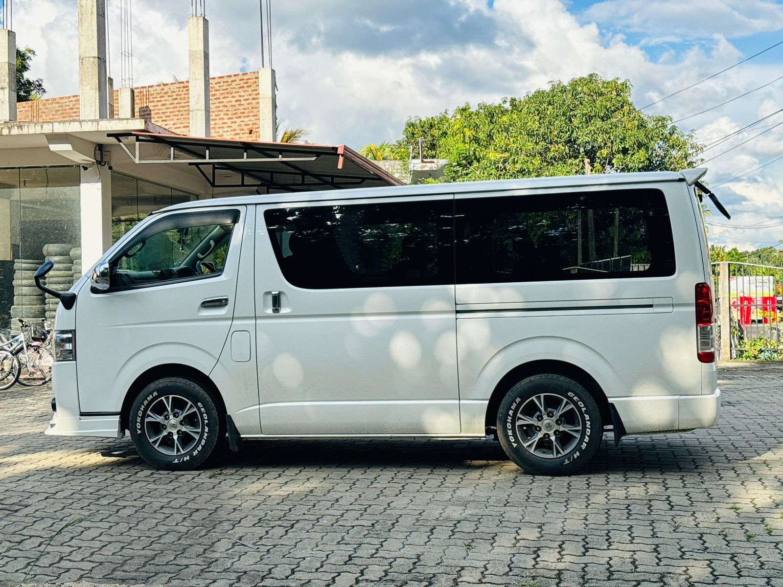 Toyota Super GL 2015 - பயன்படுத்தப்பட்டது வேன் sale in Sri Lanka - patpat.lk