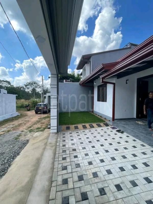 House for Sale in Athurugiriya