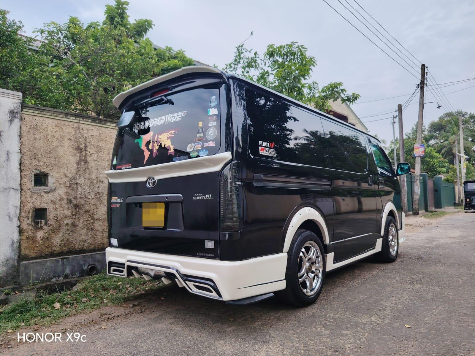 Toyota Hiace 2017 - பயன்படுத்தப்பட்டது வேன் sale in Sri Lanka - patpat.lk