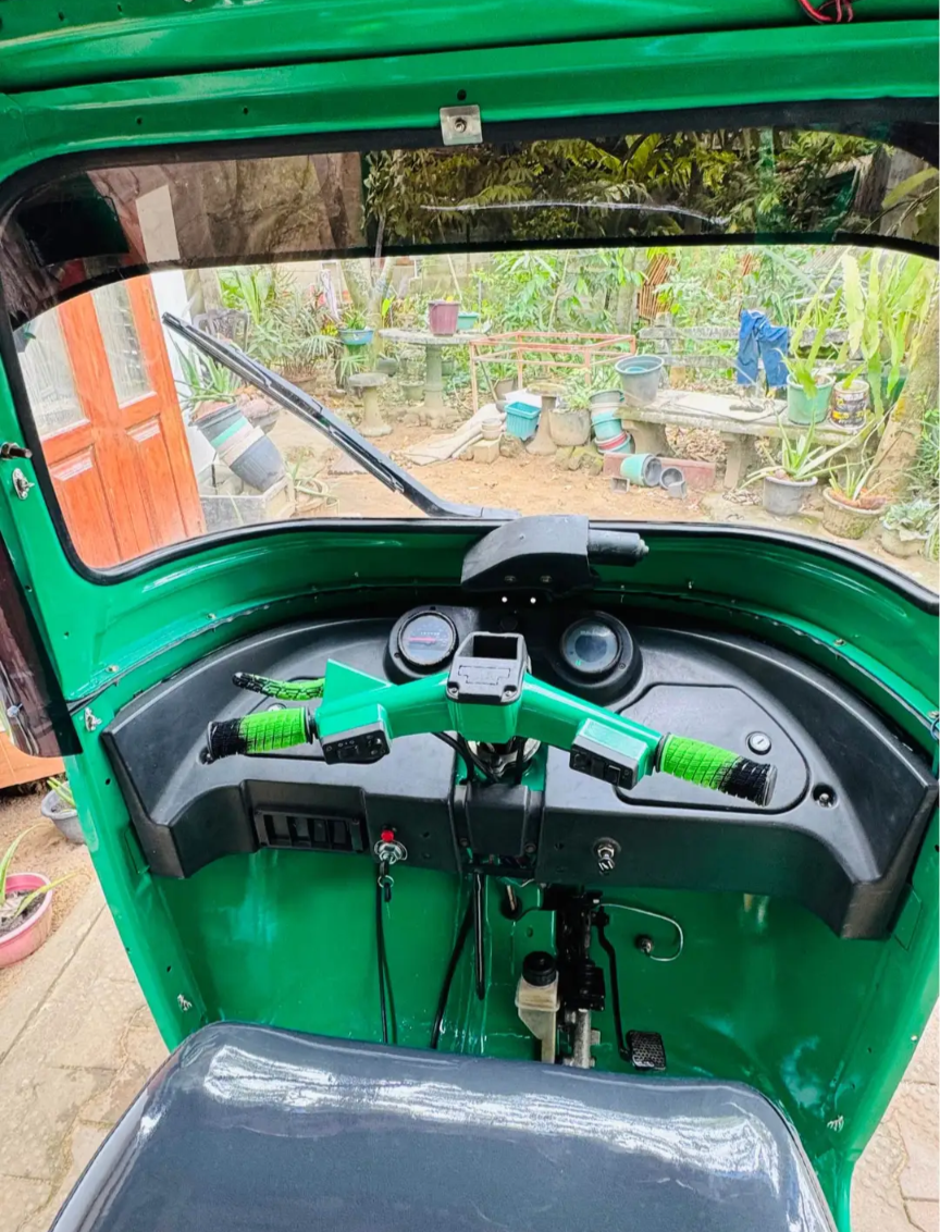 Bajaj Three Wheel 2011 - பயன்படுத்தப்பட்டது முச்சக்கர வண்டி sale in Sri Lanka - patpat.lk