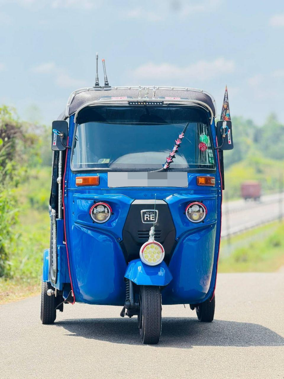 Bajaj Three Wheel 2015 ads-image-1