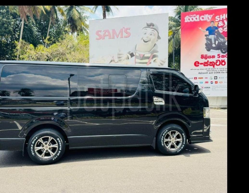 Toyota Hiace 2015 - பயன்படுத்தப்பட்டது வேன் sale in Sri Lanka - patpat.lk