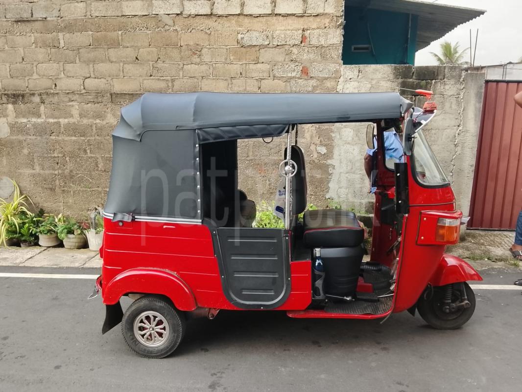 Bajaj 4 stroke 2012 - பயன்படுத்தப்பட்டது முச்சக்கர வண்டி sale in Sri Lanka - patpat.lk
