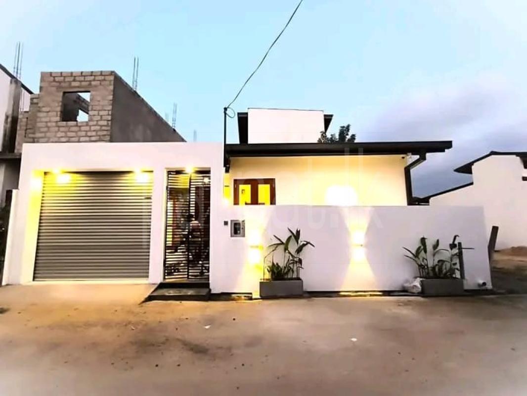 House for Sale in Athurugiriya ads-image-1
