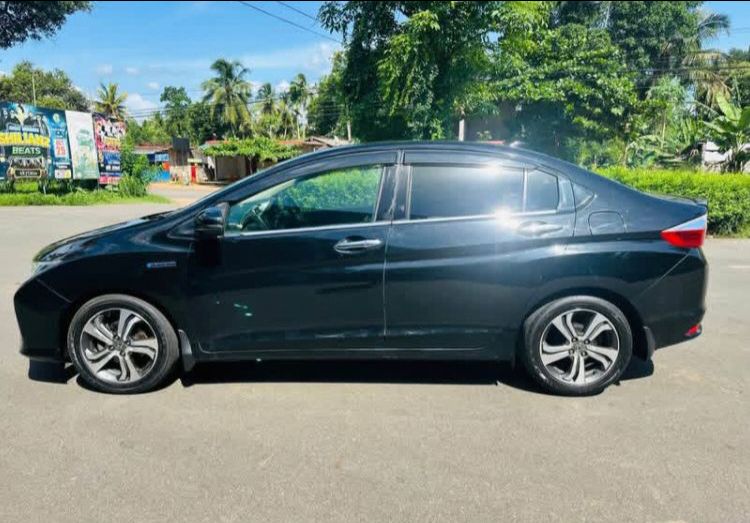 Honda Grace 2015 - பயன்படுத்தப்பட்டது கார் sale in Sri Lanka - patpat.lk
