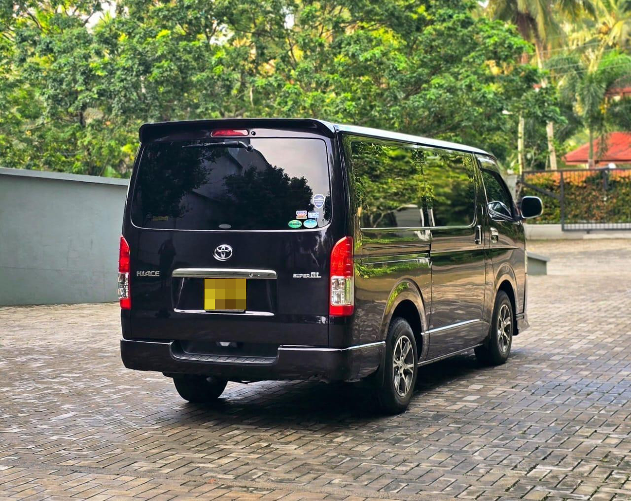 Toyota Hiace 2015 - பயன்படுத்தப்பட்டது வேன் sale in Sri Lanka - patpat.lk