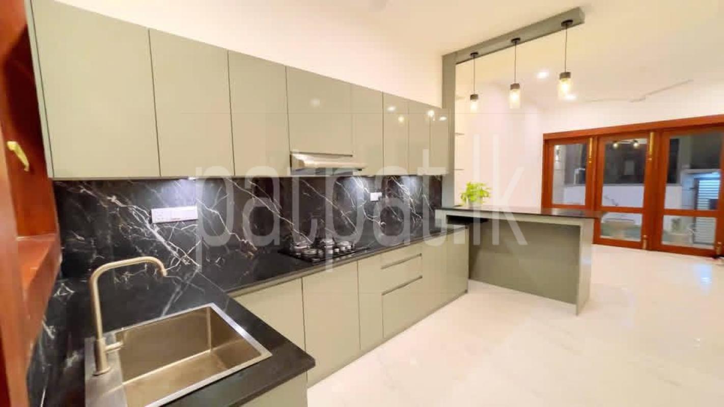 House for Sale in Athurugiriya