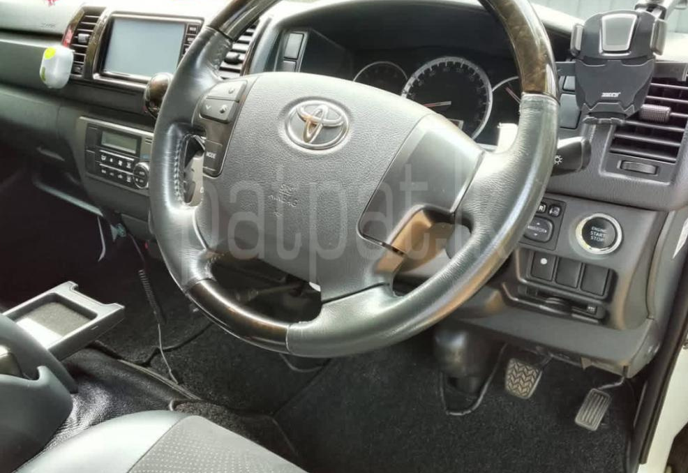 Toyota Hiace 2017 - பயன்படுத்தப்பட்டது வேன் sale in Sri Lanka - patpat.lk