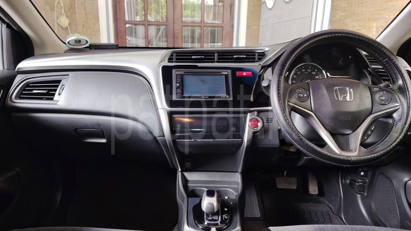 Honda Grace 2014 - பயன்படுத்தப்பட்டது கார் sale in Sri Lanka - patpat.lk