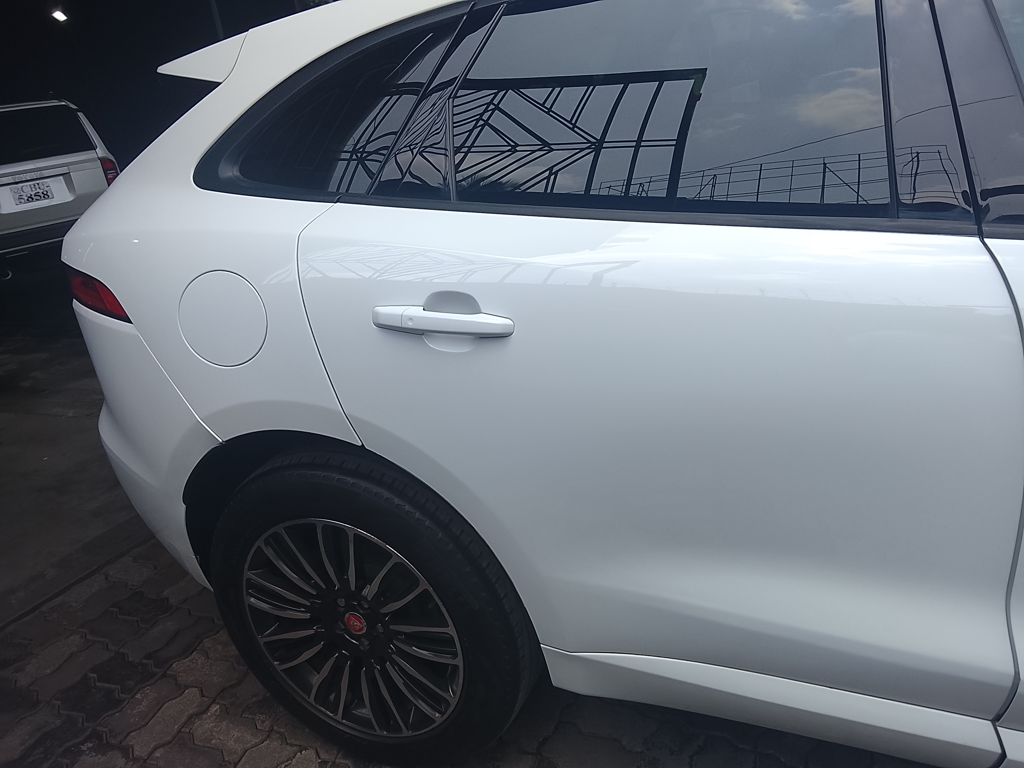 Jaguar F Pace 2016 - பயன்படுத்தப்பட்டது SUV sale in Sri Lanka - patpat.lk