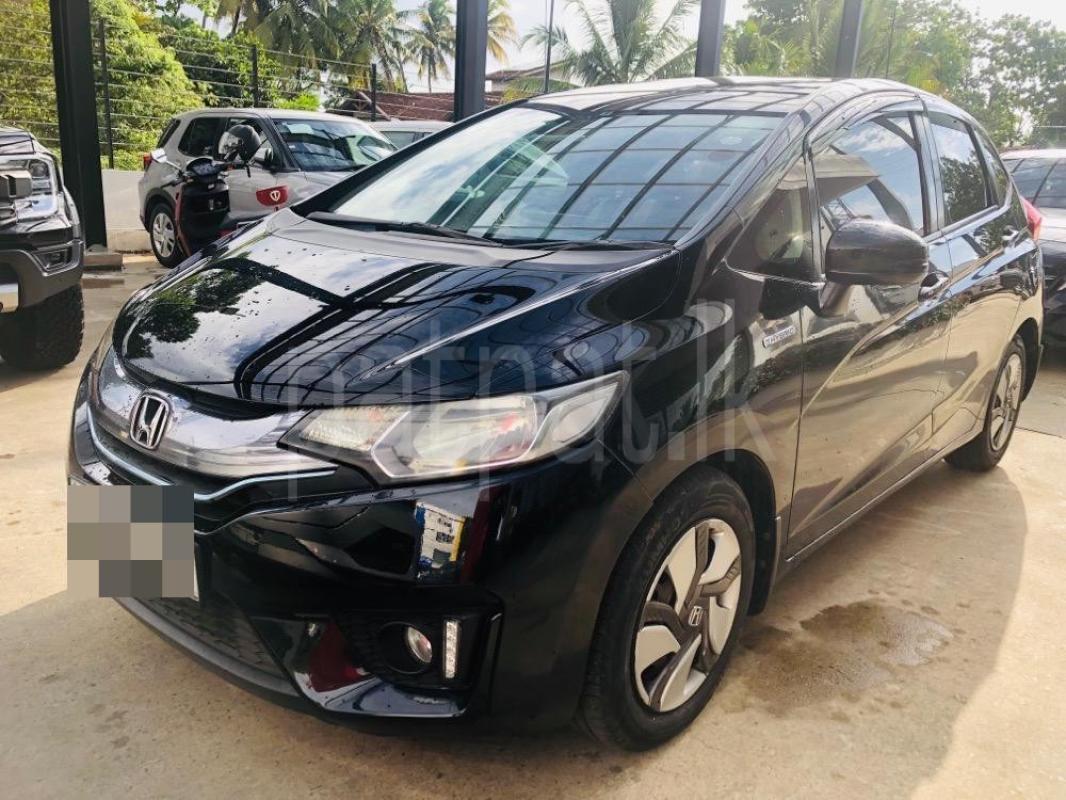 Honda Fit 2017 - பயன்படுத்தப்பட்டது கார் sale in Sri Lanka - patpat.lk