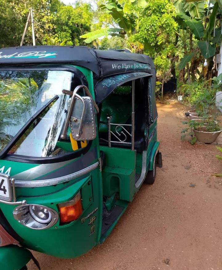 Bajaj 4 stroke 2014 - பயன்படுத்தப்பட்டது முச்சக்கர வண்டி sale in Sri Lanka - patpat.lk