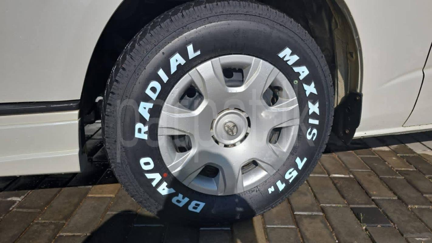 Toyota Hiace 2015 - பயன்படுத்தப்பட்டது வேன் sale in Sri Lanka - patpat.lk