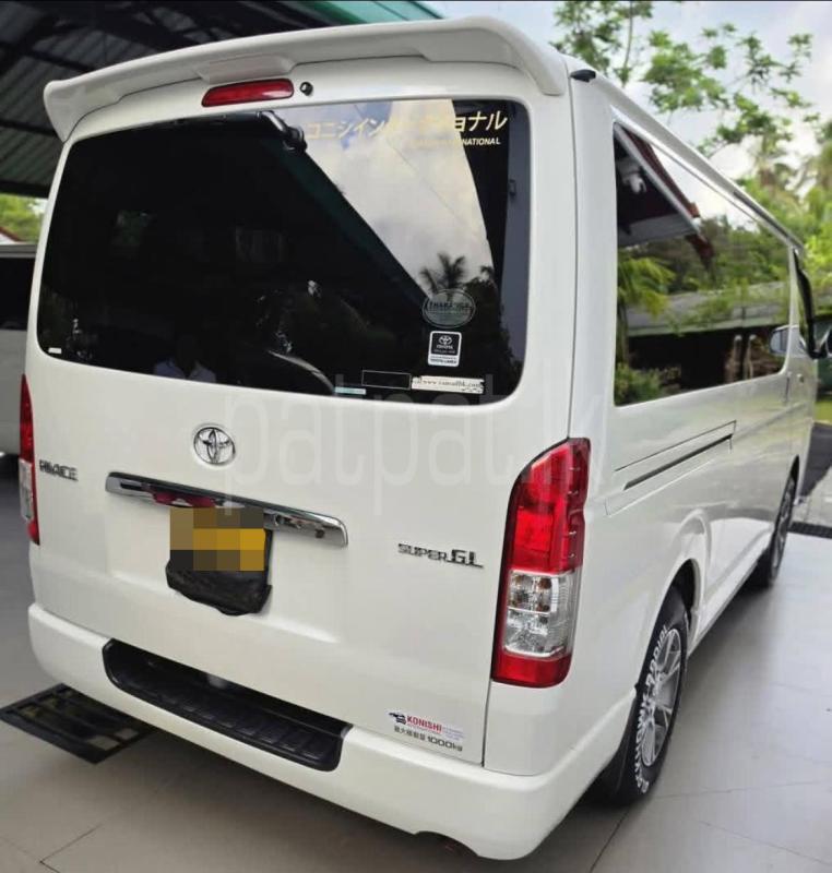 Toyota Hiace 2015 - பயன்படுத்தப்பட்டது வேன் sale in Sri Lanka - patpat.lk