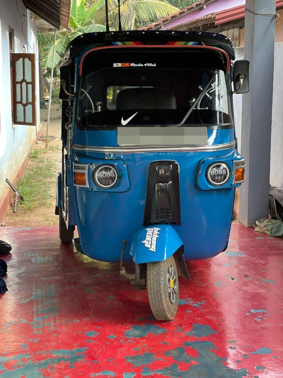 Bajaj Three Wheel 2011 ads-image-1