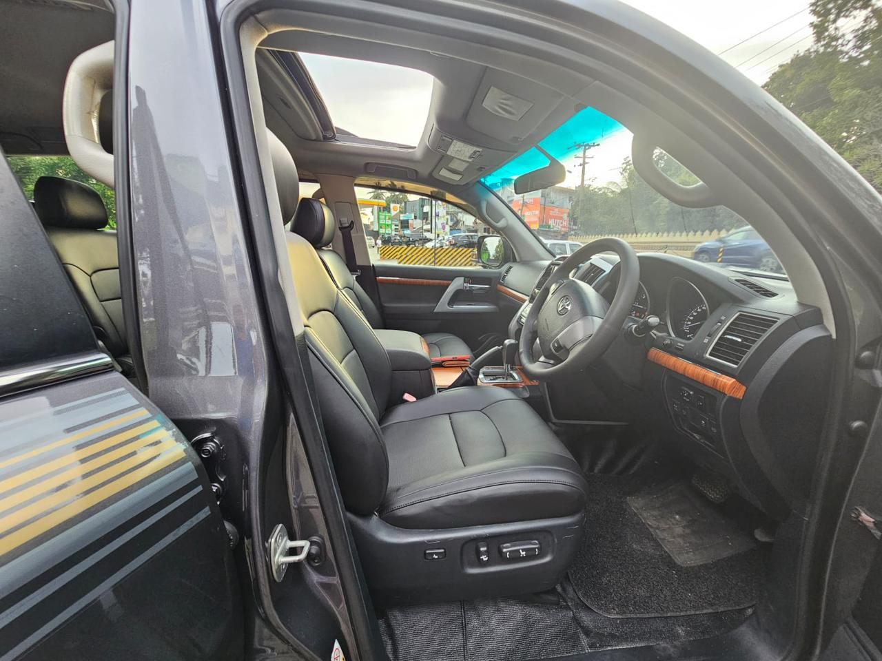 Toyota Land Cruiser 2013 - භාවිතා කරන ලද SUV රථය sale in Sri Lanka - patpat.lk