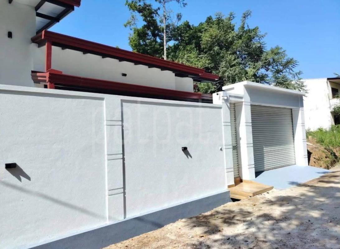 House for Sale in Athurugiriya