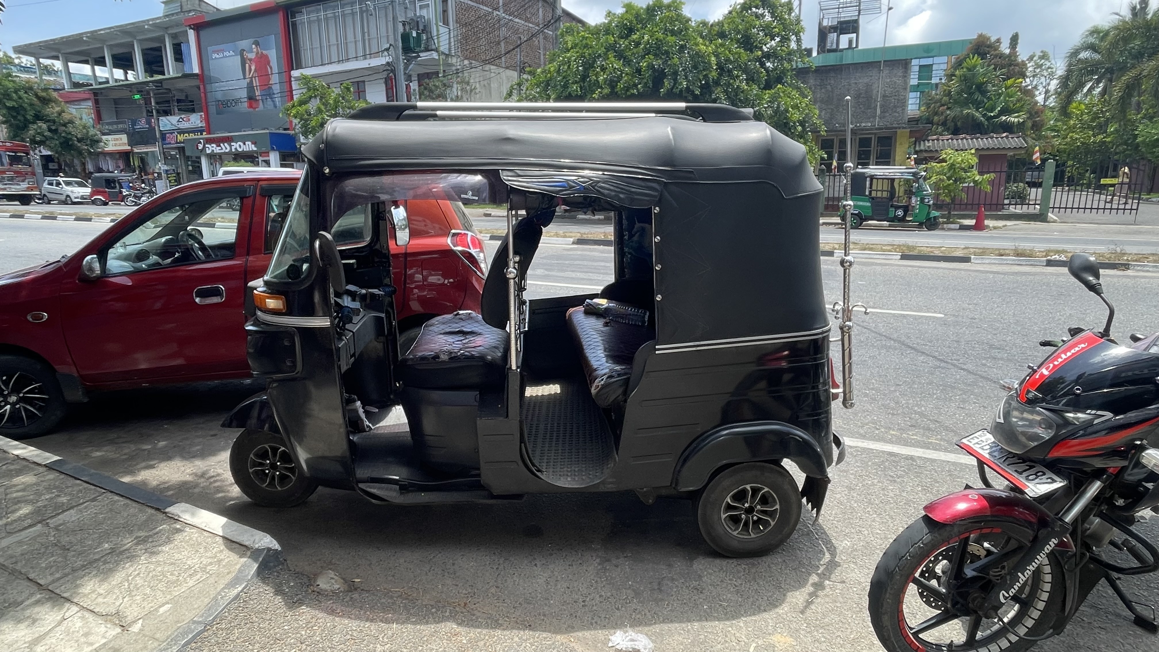 Bajaj 4 stroke 2015 - பயன்படுத்தப்பட்டது முச்சக்கர வண்டி sale in Sri Lanka - patpat.lk