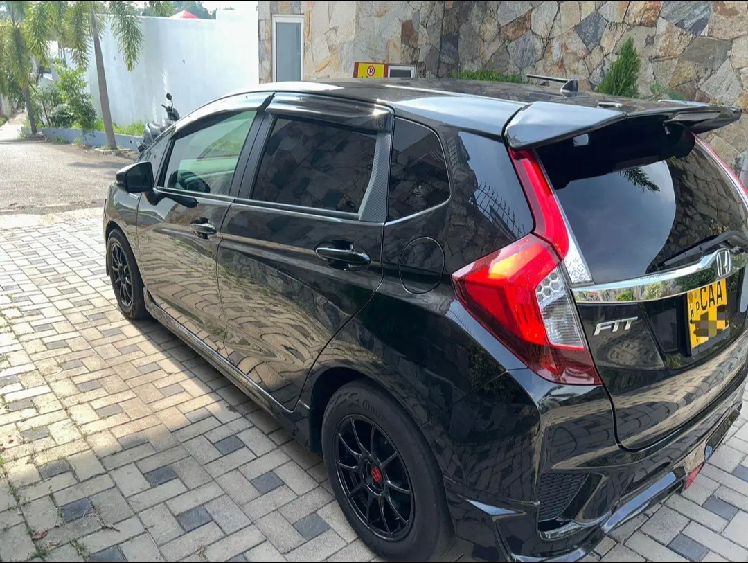 Honda Fit 2014 - பயன்படுத்தப்பட்டது கார் sale in Sri Lanka - patpat.lk