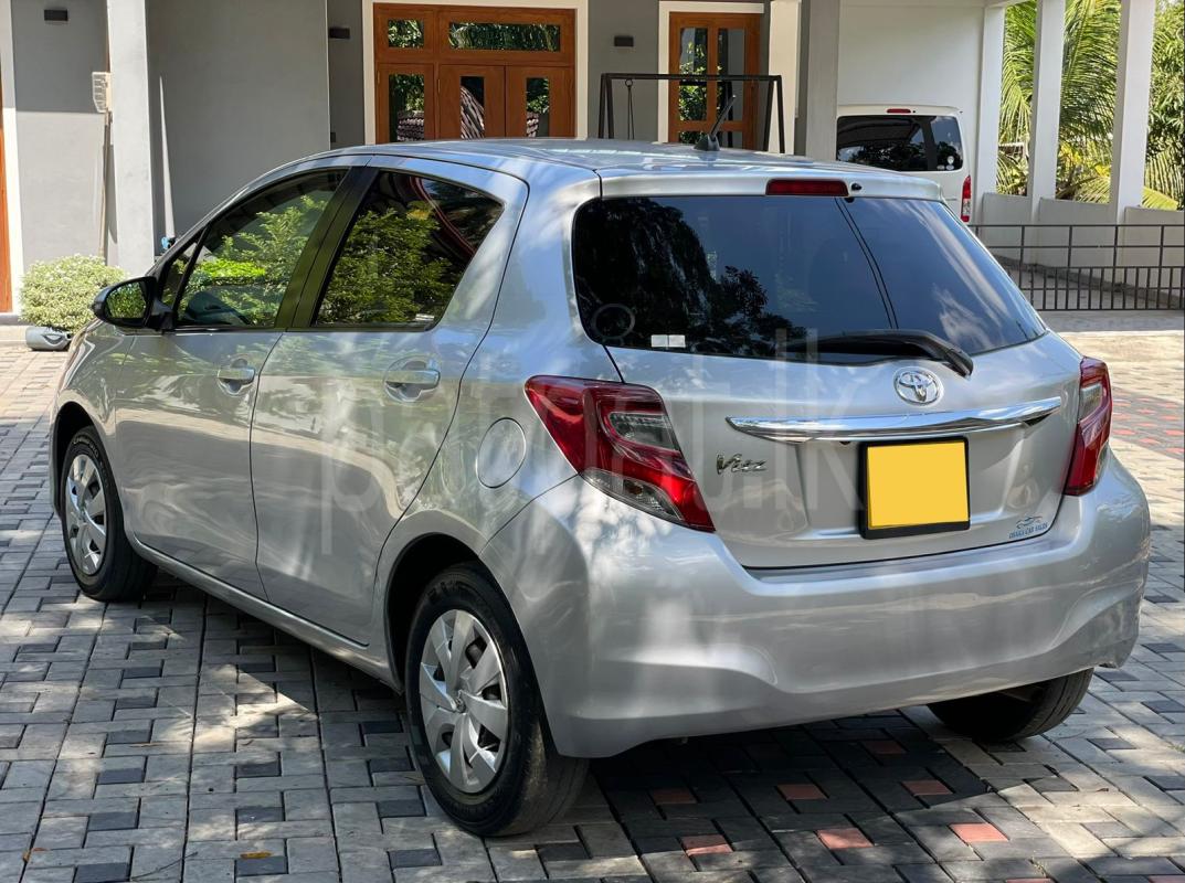 Toyota Vitz 2015 - பயன்படுத்தப்பட்டது கார் sale in Sri Lanka - patpat.lk