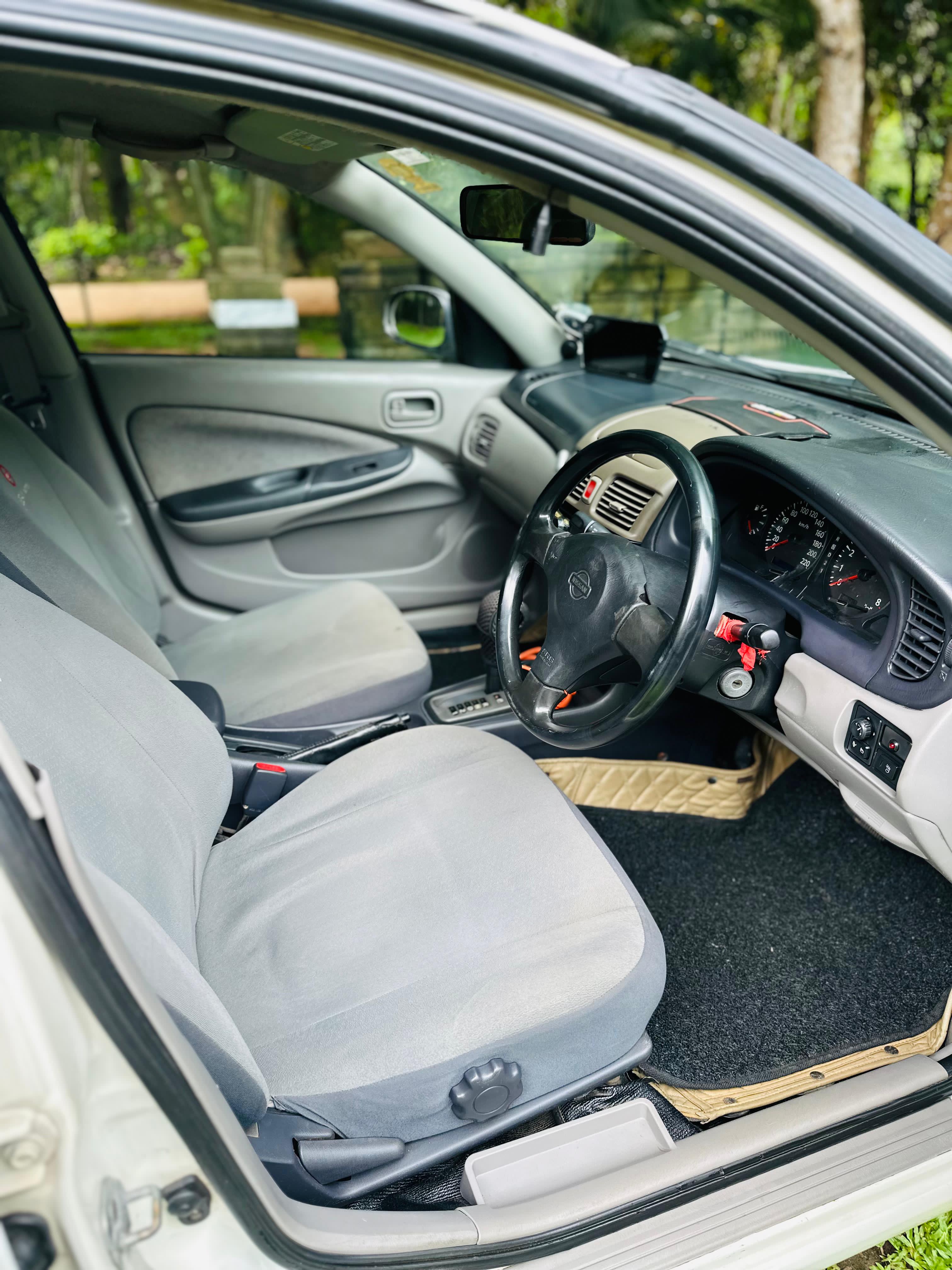 Nissan Sunny 2000 - பயன்படுத்தப்பட்டது கார் sale in Sri Lanka - patpat.lk