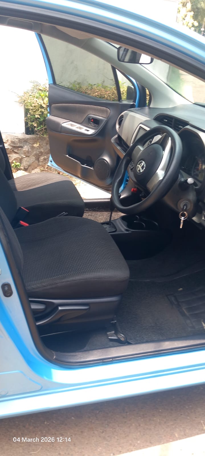 Toyota Vitz 2015 - பயன்படுத்தப்பட்டது கார் sale in Sri Lanka - patpat.lk