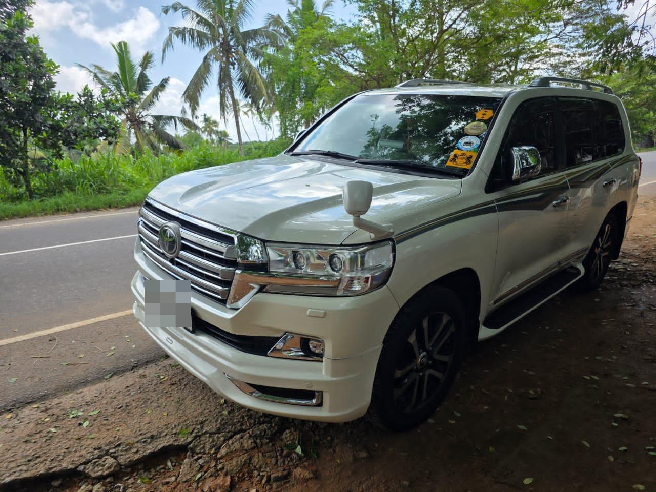 Toyota Land Cruiser 2017 - பயன்படுத்தப்பட்டது SUV sale in Sri Lanka - patpat.lk