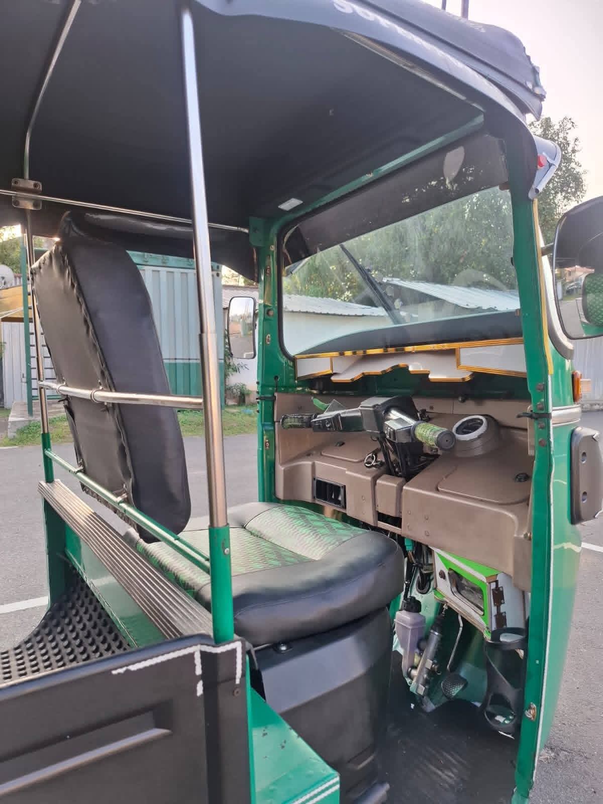 Bajaj Three Wheel 2015 - Used Three wheeler sale in Sri Lanka - patpat.lk