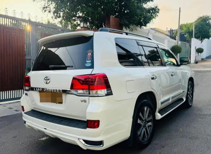 Toyota Land Cruiser 2014 - பயன்படுத்தப்பட்டது SUV sale in Sri Lanka - patpat.lk