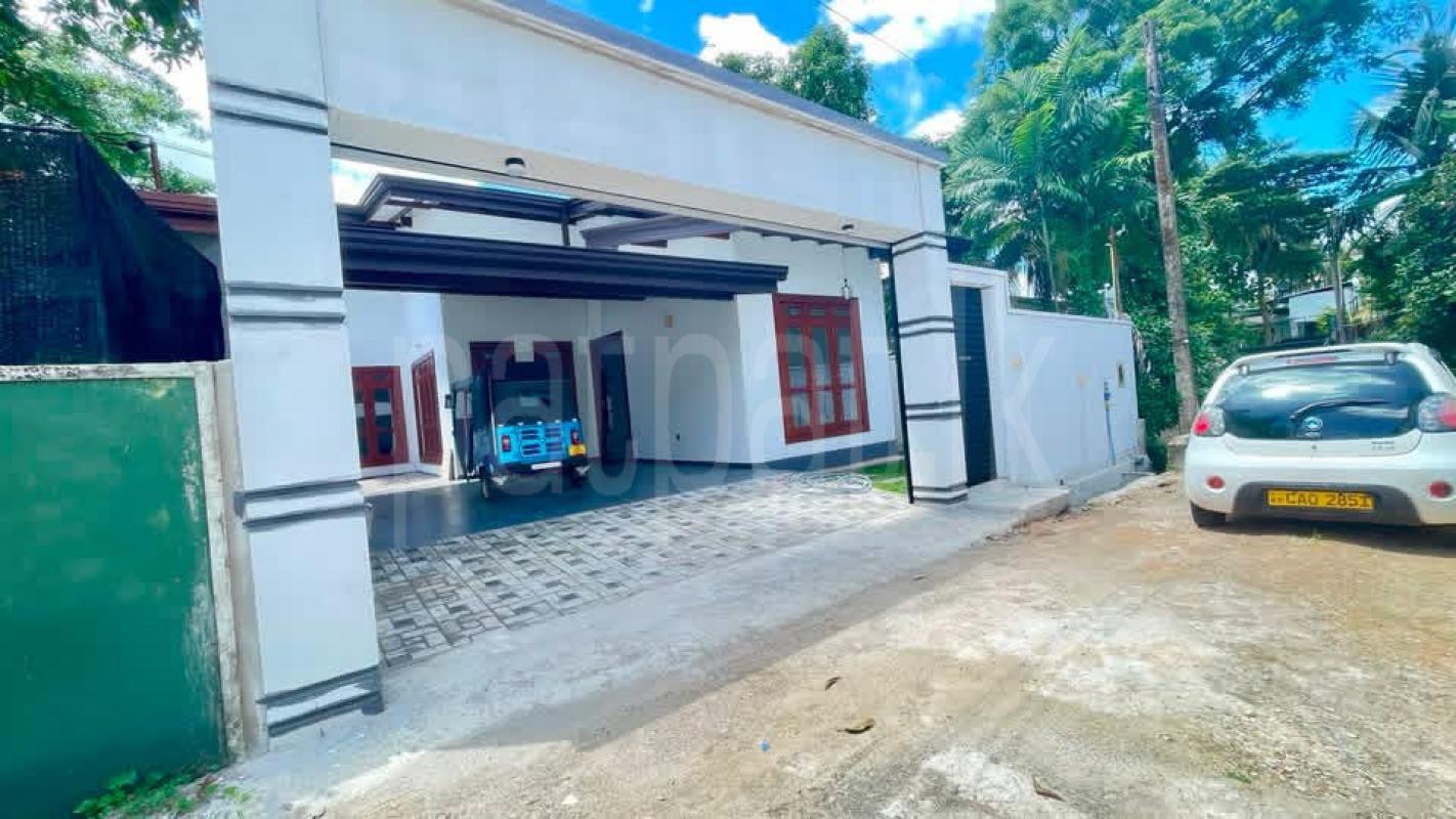House for Sale in Athurugiriya