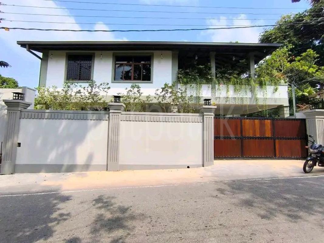 House for Sale in Akuregoda