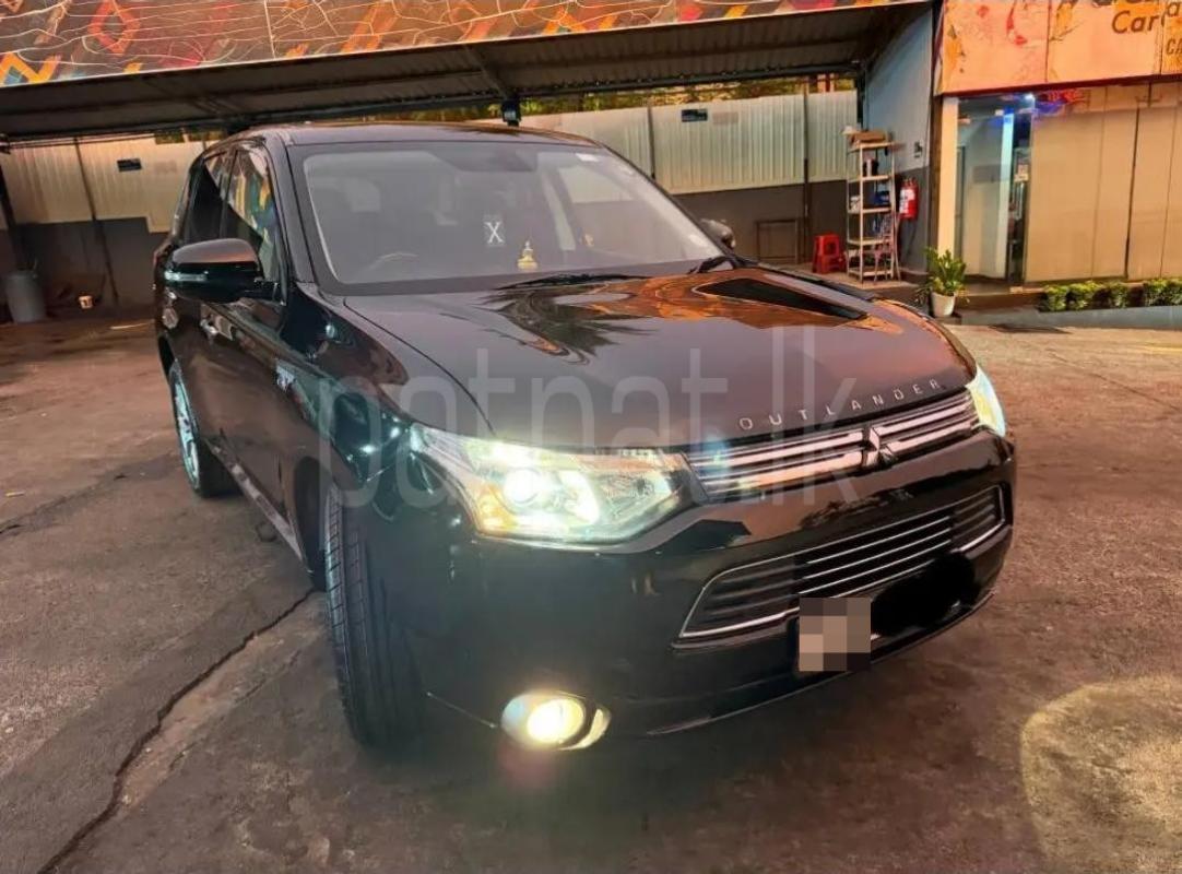 Mitsubishi Outlander 2015 - Used SUV sale in Sri Lanka - patpat.lk