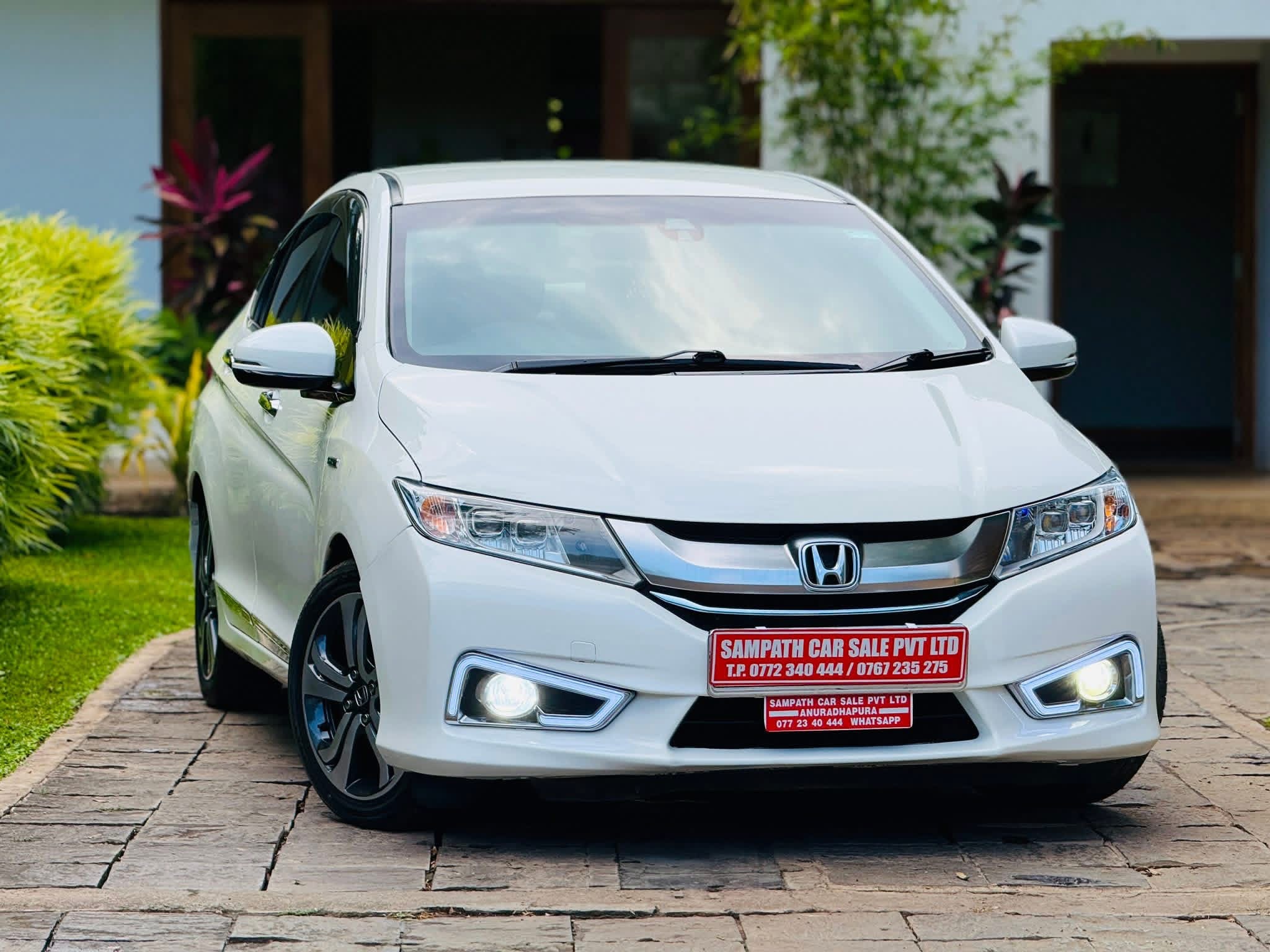 Honda Grace 2015 ads-image-1