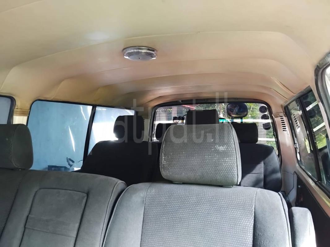 Toyota Hiace 2000 - பயன்படுத்தப்பட்டது வேன் sale in Sri Lanka - patpat.lk