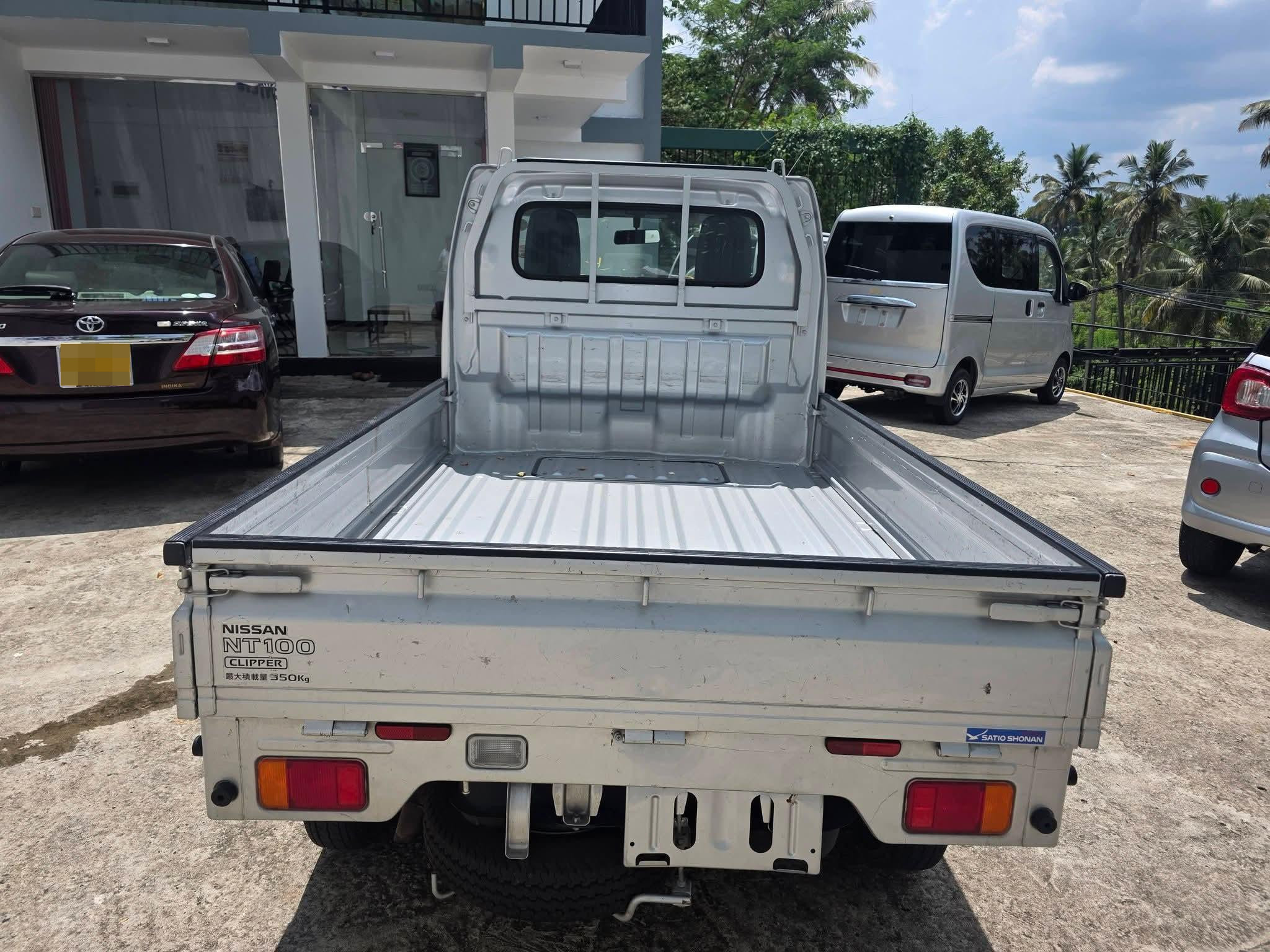 Nissan Clipper 2022 - மறுசீரமைக்கப்பட்டது டிரக் sale in Sri Lanka - patpat.lk