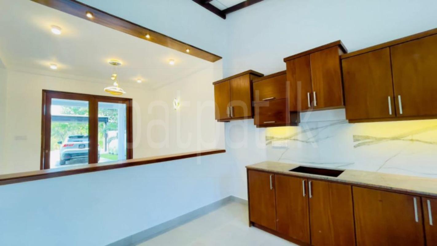 House for Sale in Athurugiriya