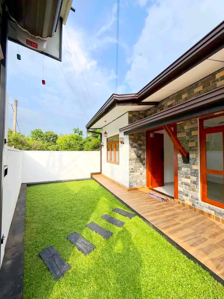 House for Sale in Athurugiriya