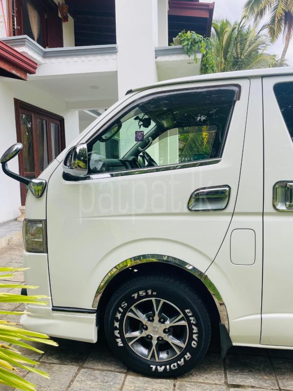 Toyota Hiace 2017 - பயன்படுத்தப்பட்டது வேன் sale in Sri Lanka - patpat.lk