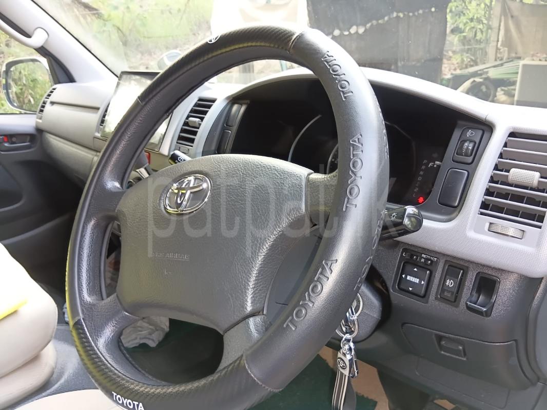Toyota Hiace 2011 - பயன்படுத்தப்பட்டது வேன் sale in Sri Lanka - patpat.lk