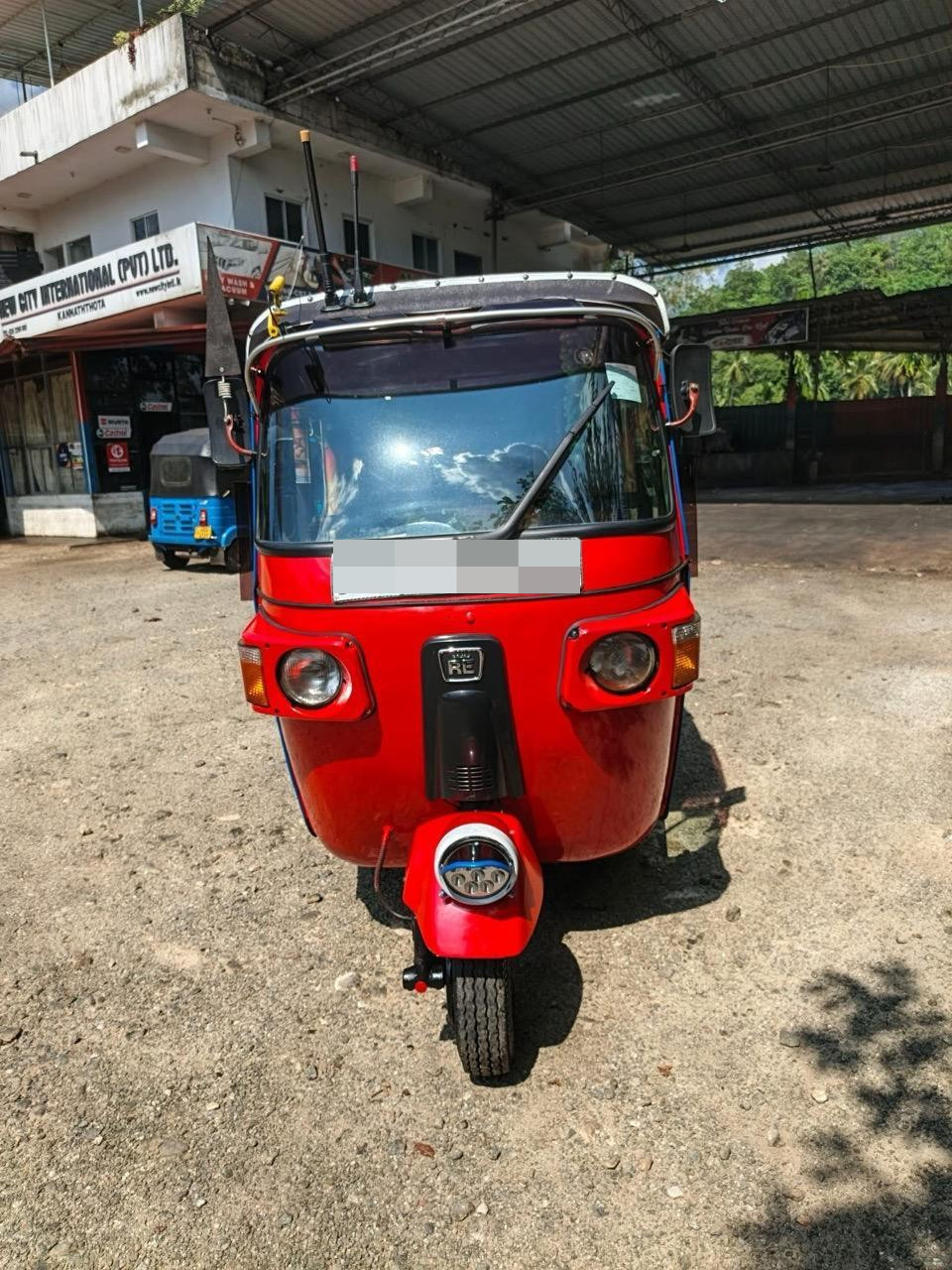 Bajaj Three Wheel 2010 ads-image-1